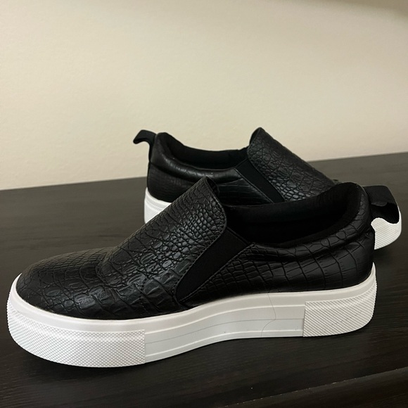 Cassay Black Crocodile-Embossed Platform Slip-On Sneakers - Picture 4 of 6